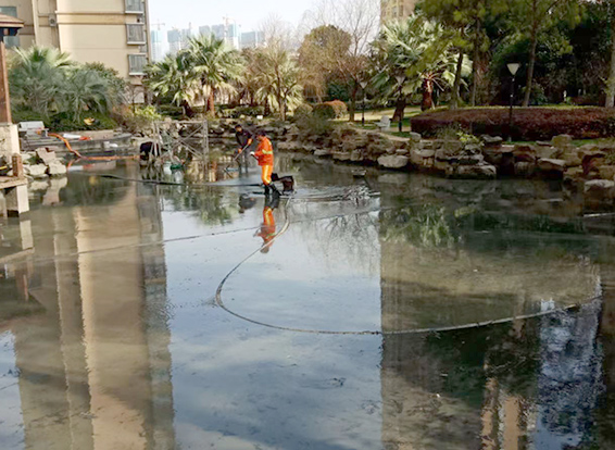 会山镇景观池淤泥清理